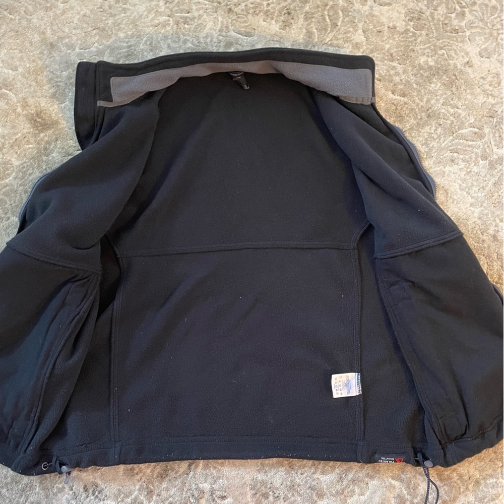 Lands’ End men’s fleece vest in black size M with pockets - Picture 6 of 8